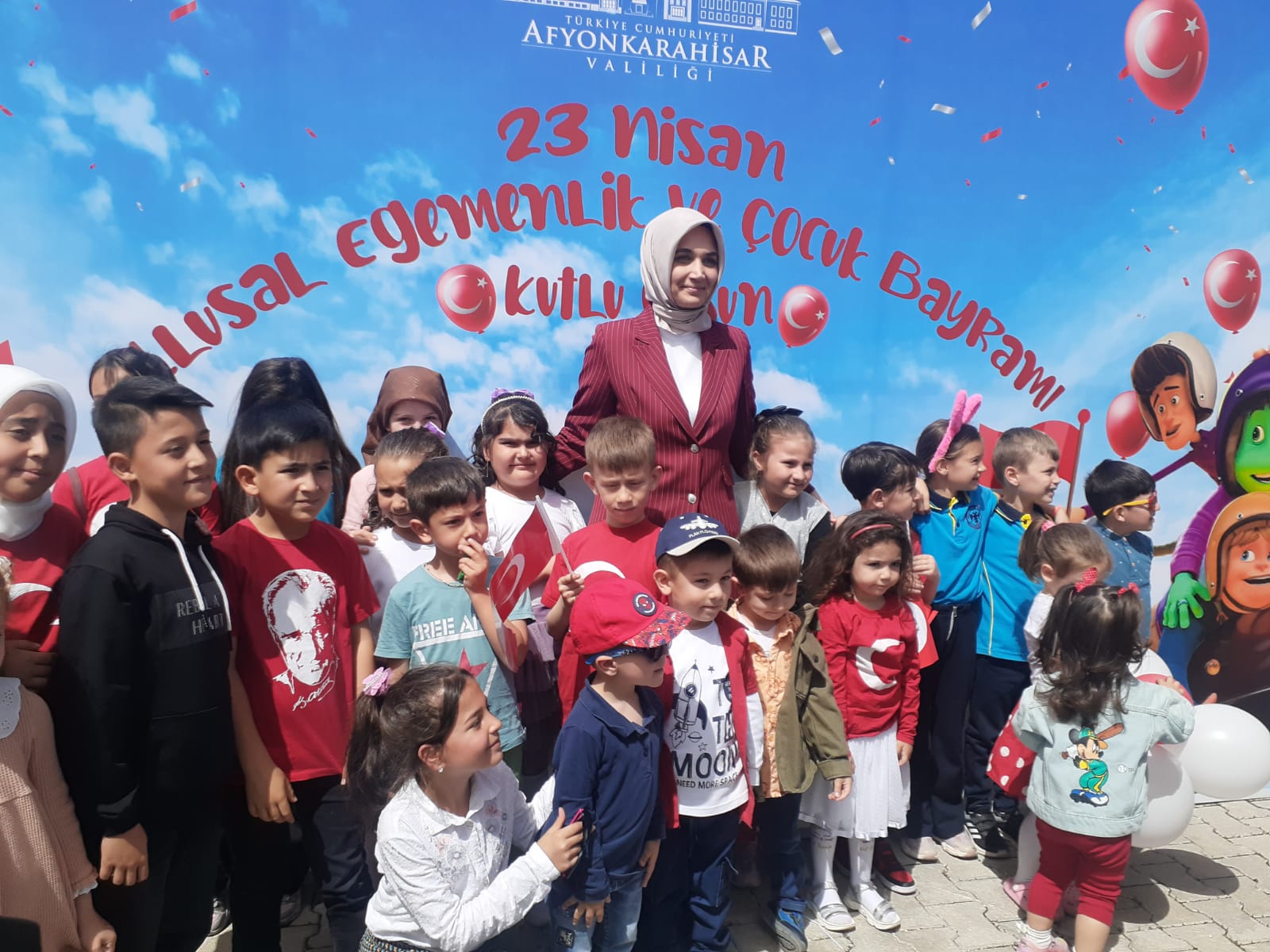 VEYSEL EROĞLU SPOR SALONUNUN BAHÇESİNDE KUTLAMALAR DEVAM EDİYOR