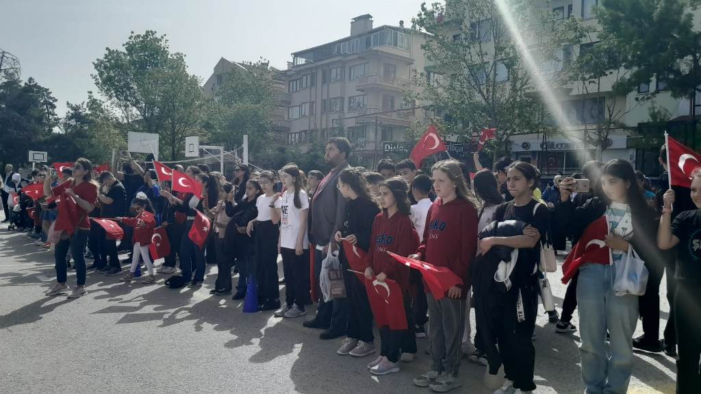 ŞEMSETTİN KARAHİSARİ ORTAOKULUNDA 23 NİSAN HEYECANI