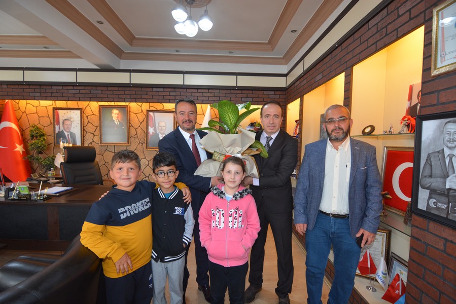 75. YIL İLKÖĞRETİM OKULUNDAN BAŞKAN ADNAN ÖZTAŞ’A ZİYARET