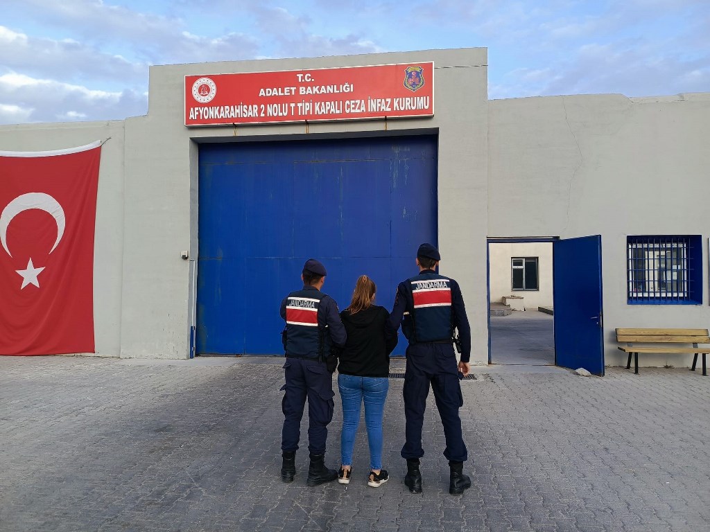 KASTEN ÖLDÜRME SUÇUNDAN ARANIYORDU