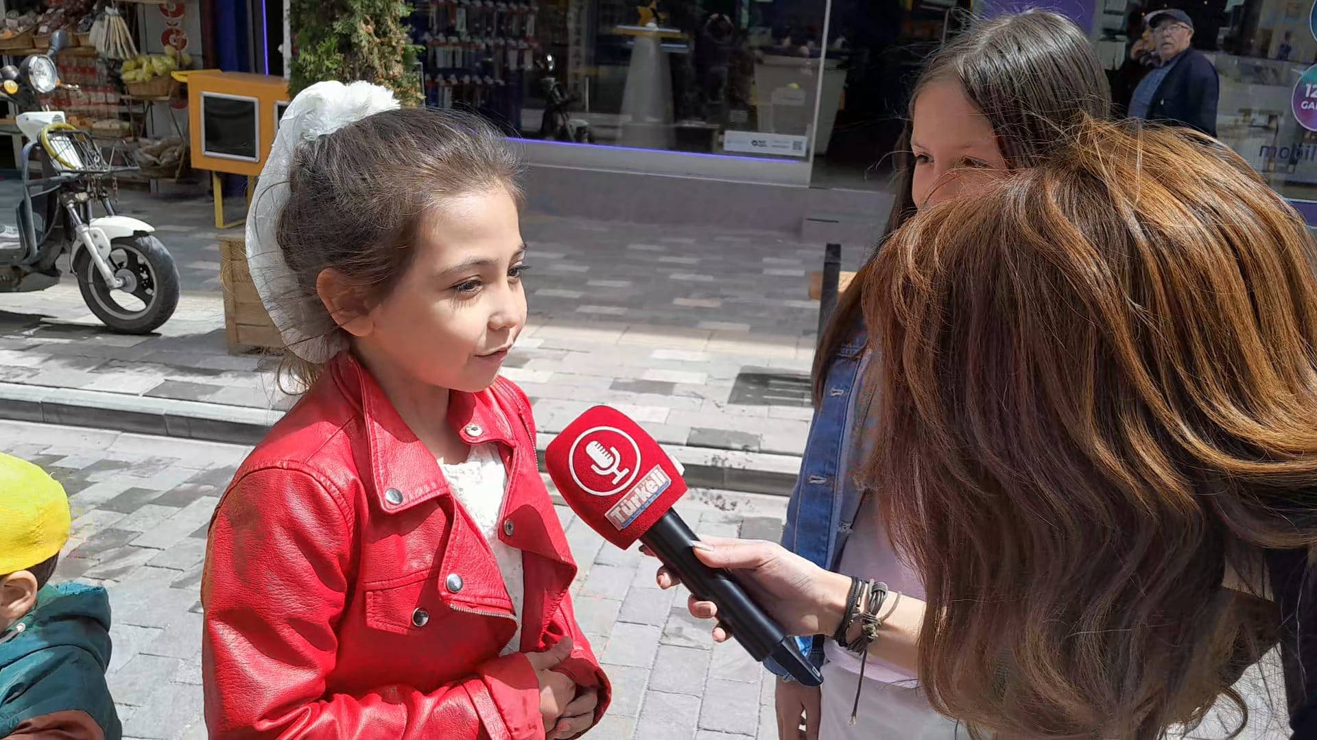 23 NİSAN COŞKUSUNU SOKAKTA YAKALADIK: İŞTE HALKIN GÖRÜŞLERİ…