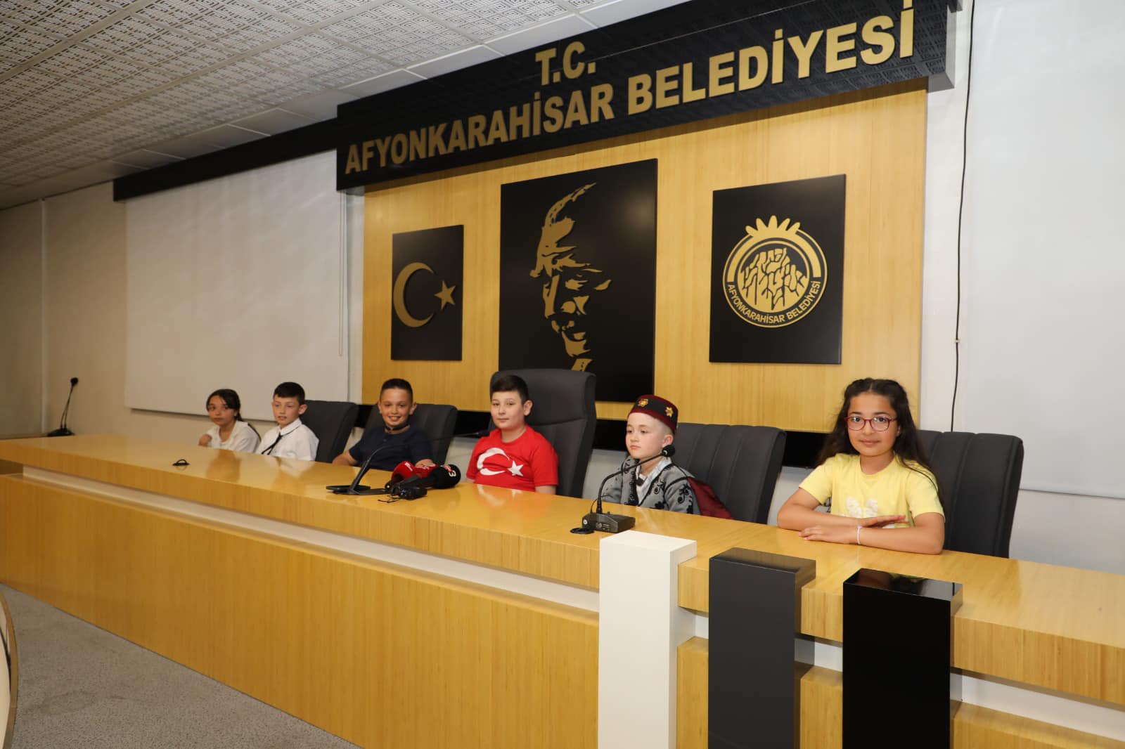 KÖKSAL KOLTUĞUNU MİNİKLERE BIRAKTI