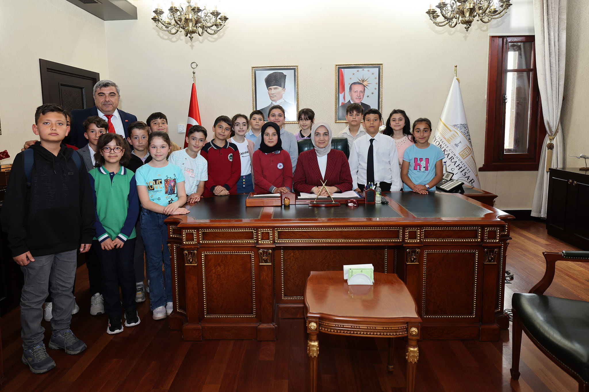 VALİ YİĞİTBAŞI KOLTUĞUNU MİNİK ERVA'YA BIRAKTI