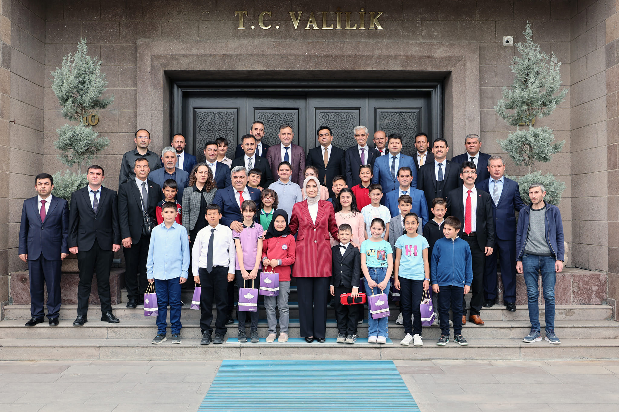 VALİ YİĞİTBAŞI KOLTUĞUNU MİNİK ERVA'YA BIRAKTI
