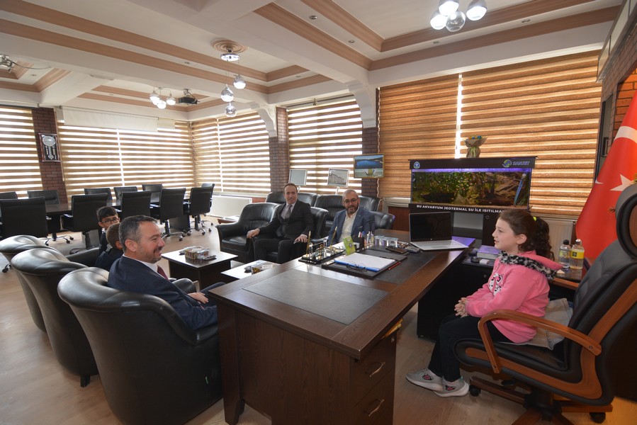 BAŞKAN ÖZTAŞ, MAKAMINI MİNİKLERE DEVRETTİ