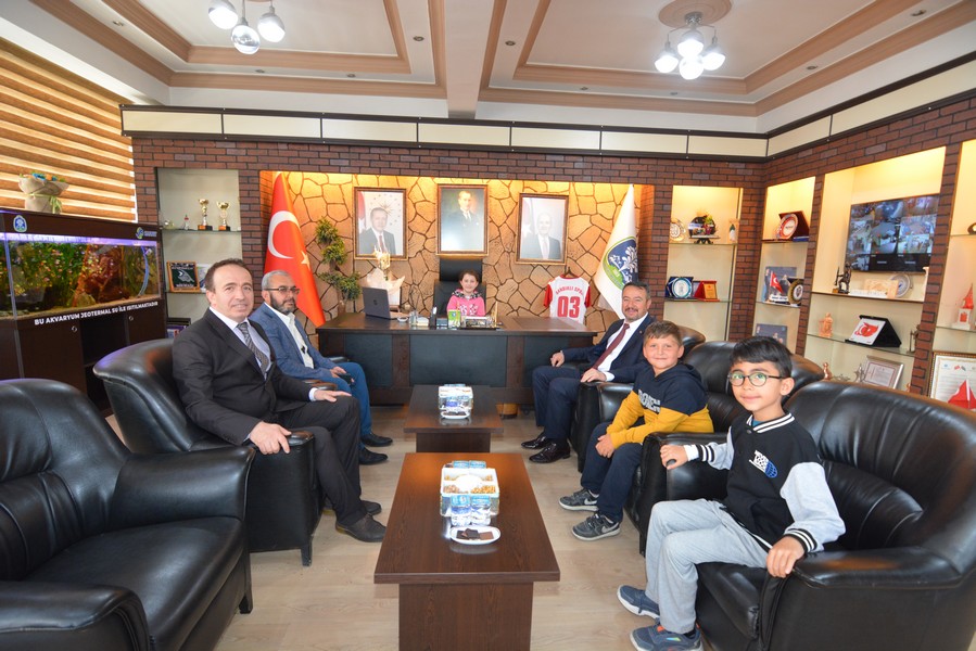 BAŞKAN ÖZTAŞ, MAKAMINI MİNİKLERE DEVRETTİ