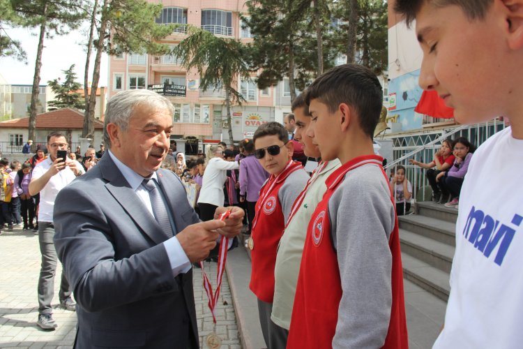 23 NİSAN ŞUHUT'TA COŞKUYLA KUTLANDI