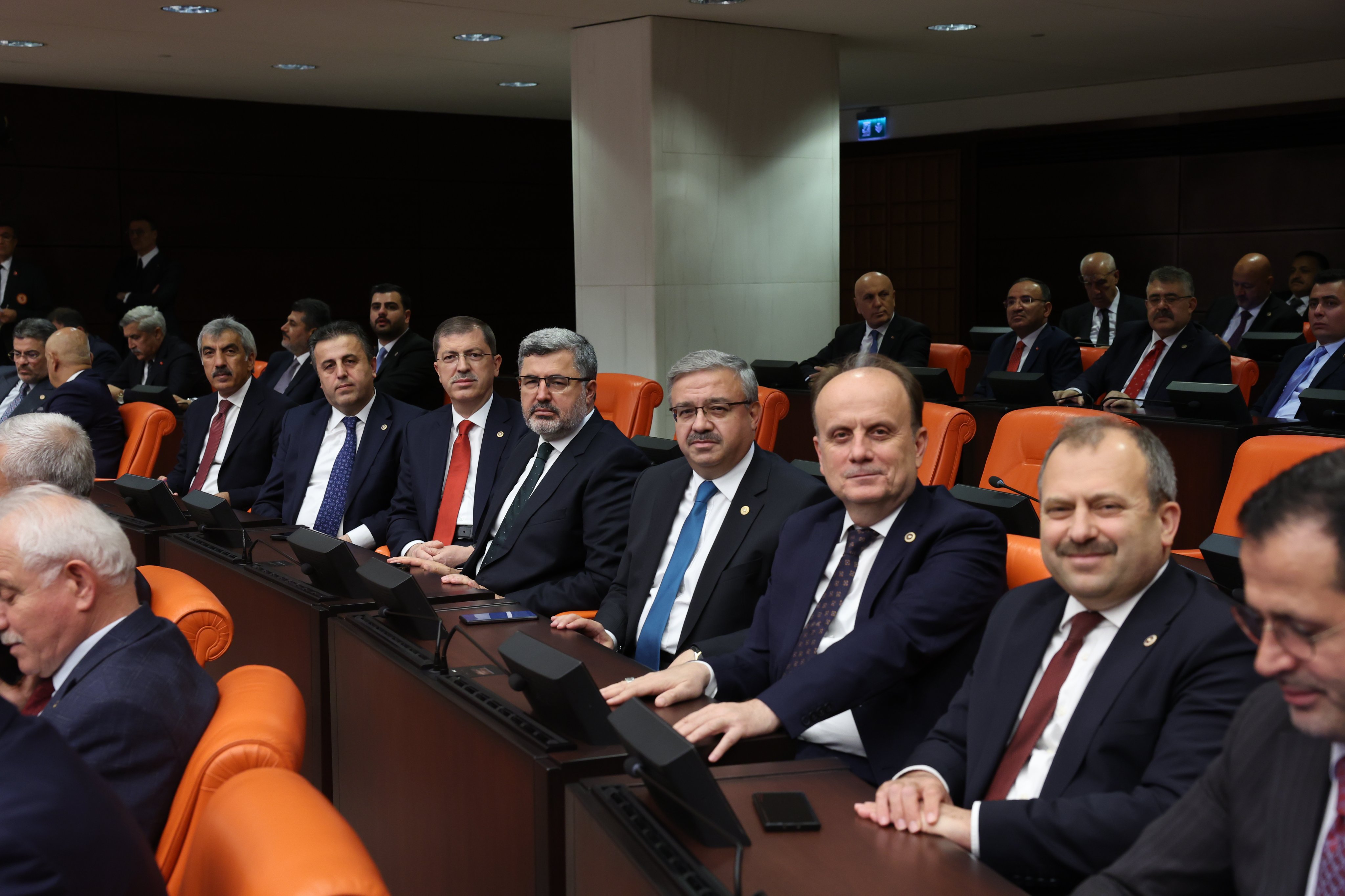 AK Partili Vekiller Özkaya ve Yurdunuseven TBMM'deki Özel Oturuma Katıldı