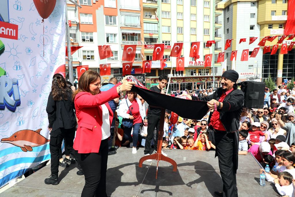 "GELECEĞİMİZİN TEMİNATI ÇOCUKLARIMIZLA BİRLİKTE ÇOK GÜZEL ANILAR BİRİKTİRDİK"