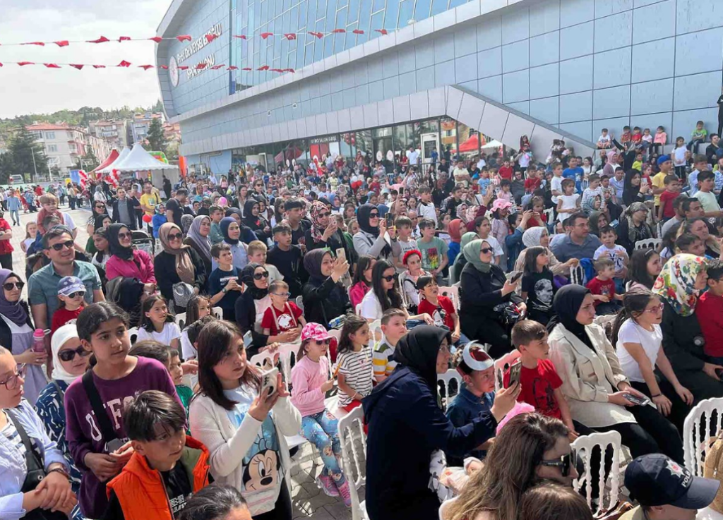 23 NİSAN ÇOCUK ŞENLİĞİ BÜYÜK İLGİ GÖRDÜ