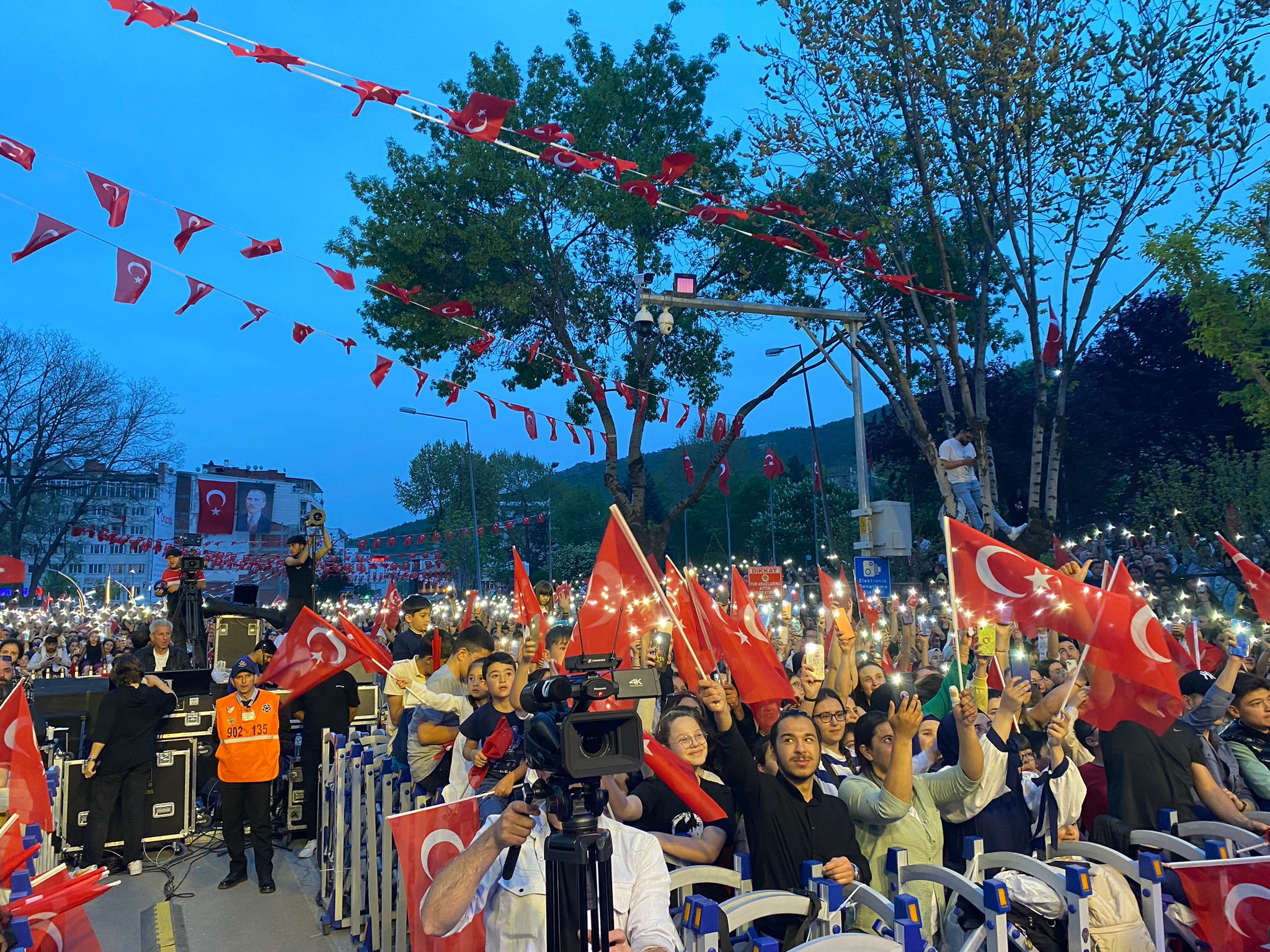 Afyon’da Gençliğe Hitabe ve İzmir Marşı sesleri yükseldi