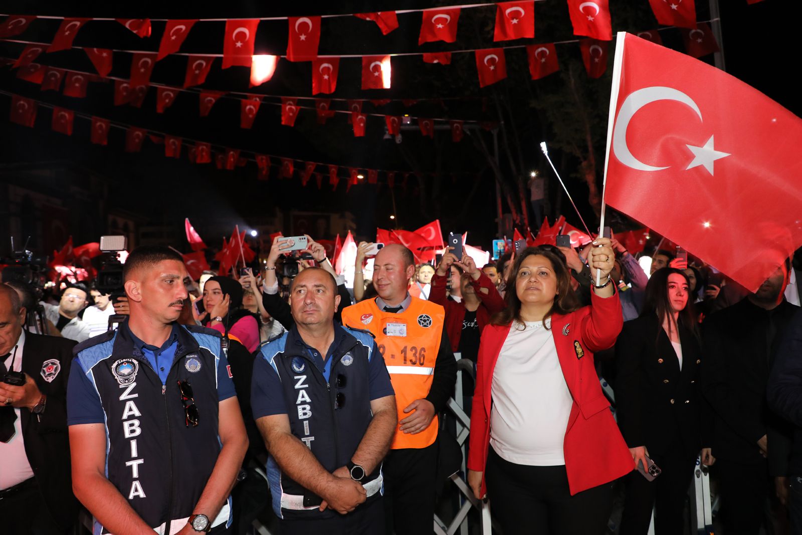HALUK LEVENT AFYONKARAHİSAR'I SALLADI