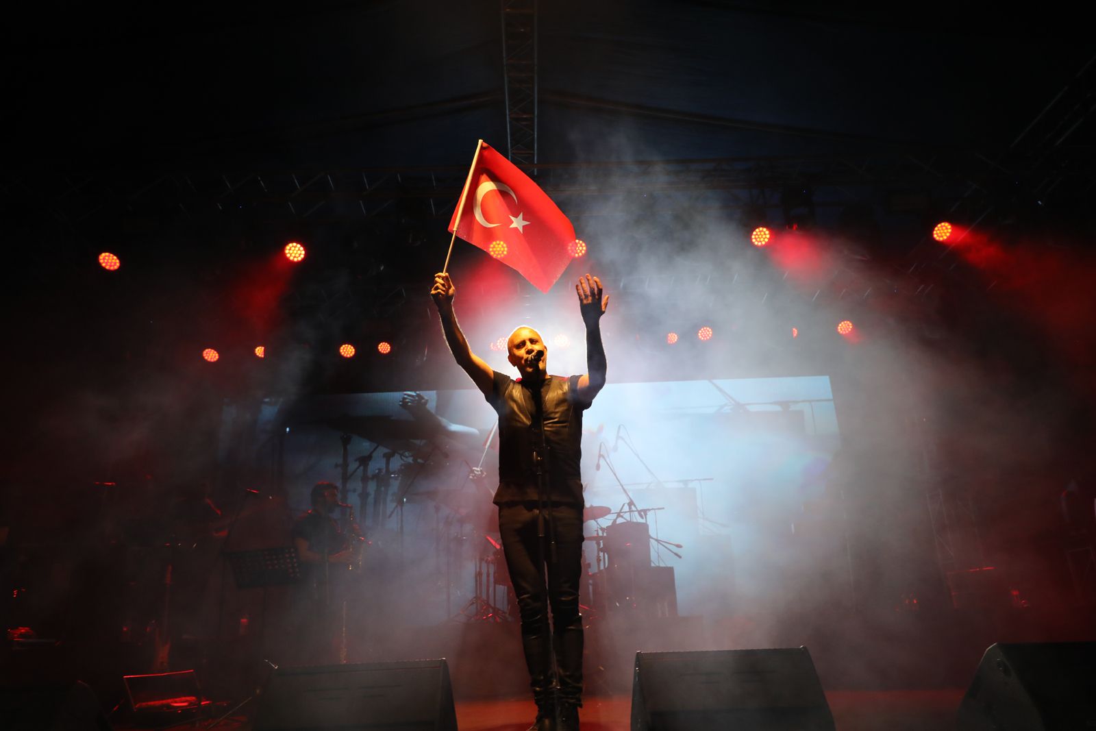 HALUK LEVENT AFYONKARAHİSAR'I SALLADI