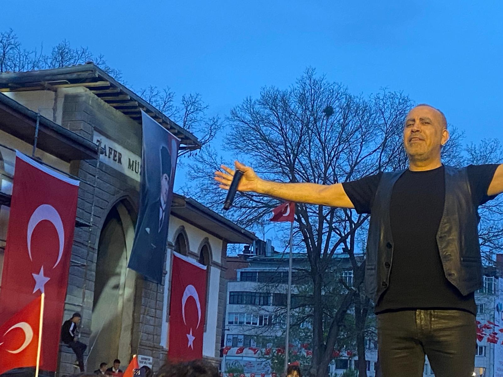 Haluk Levent'in Afyonkarahisar Zaferi: 23 Nisan Coşkusu Dorukta!