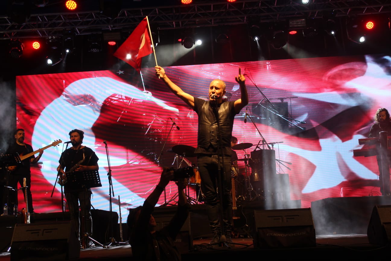 Haluk Levent'in Afyonkarahisar Zaferi: 23 Nisan Coşkusu Dorukta!