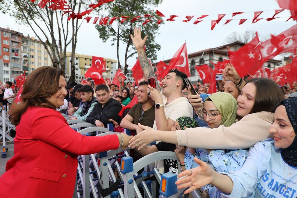 IŞIK GÖSTERİSİ MUHTEŞEM GÖRÜNTÜLER OLUŞTURDU