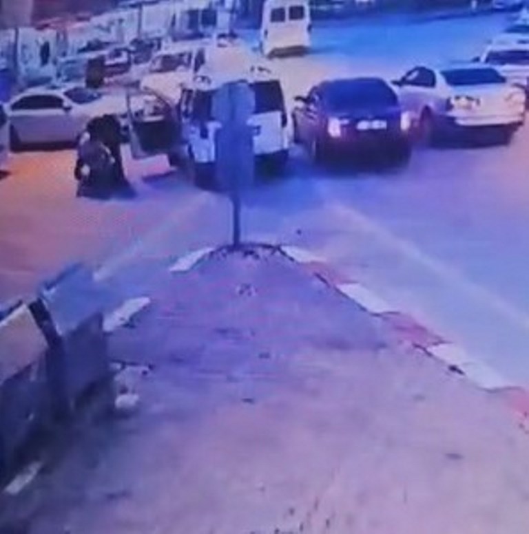 AFYON'DA TRAFİKTE ÇIKAN YOL VERME KAVGASI KANLI BİTTİ