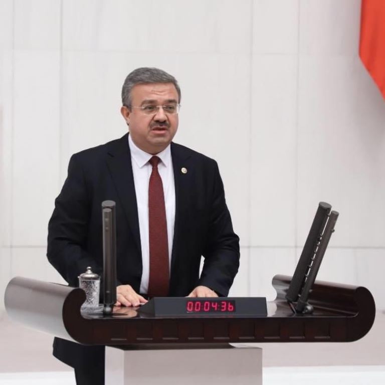 "ATATÜRK'E HAKARET EDENLERE BİR ŞEY SÖYLEYEMİYORSUNUZ"