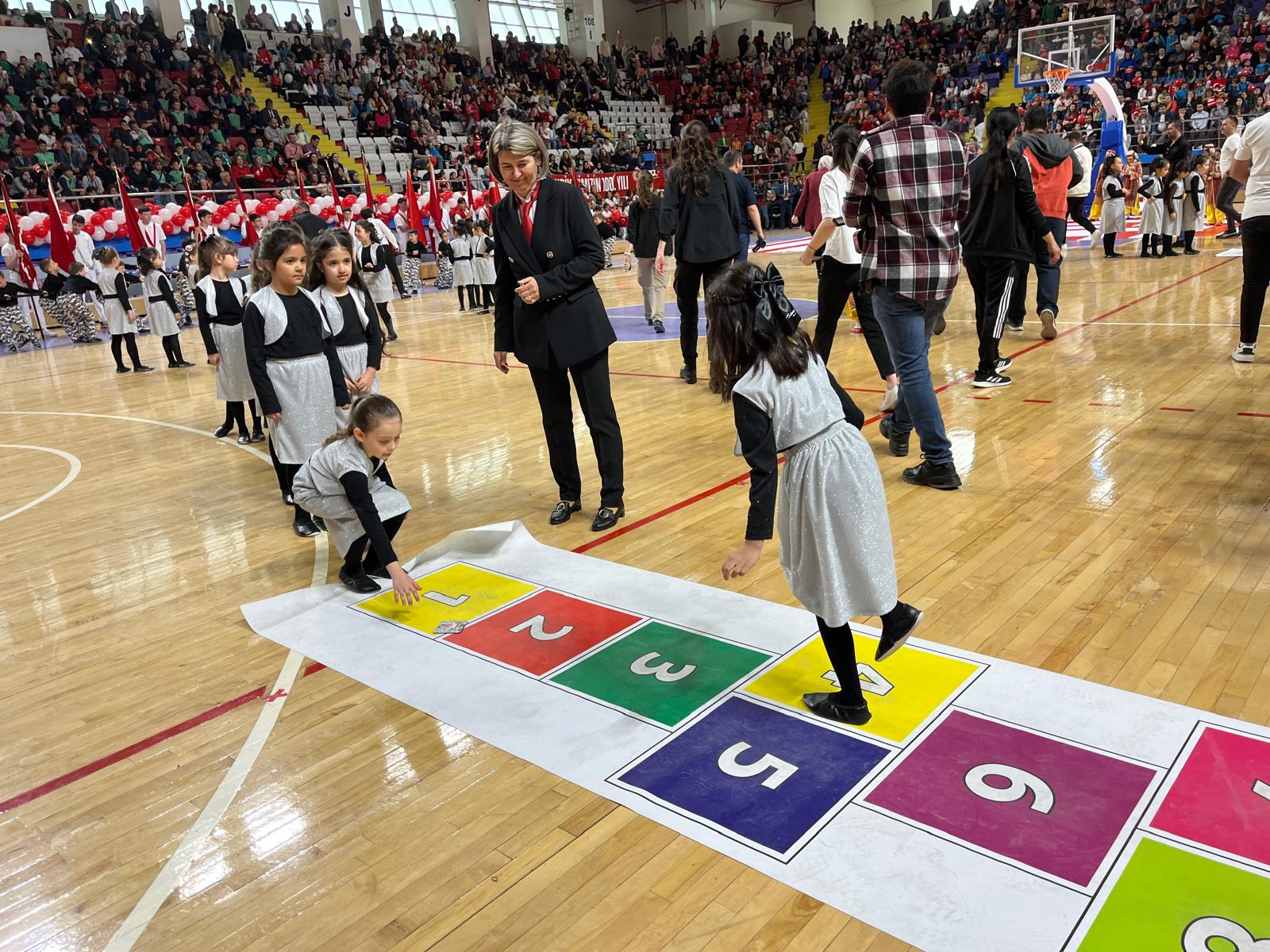 "23 NİSAN, GERÇEK ANLAMDA ÇOCUK BAYRAMI OLARAK YAŞANSIN"