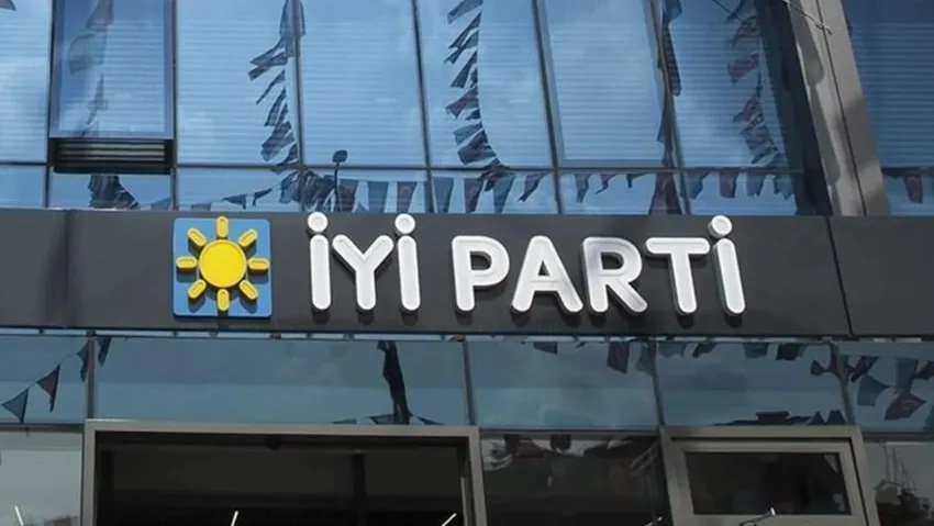 İYİ Parti'de üst düzey istifa 