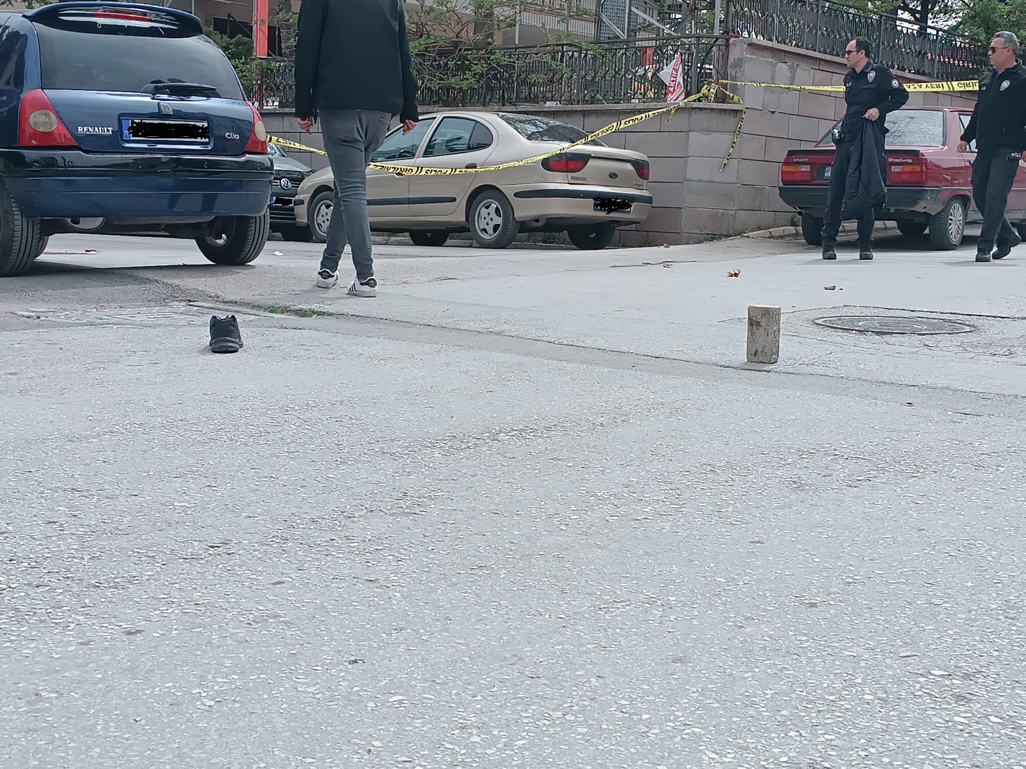 Afyonkarahisar'da Adliye'nin arka sokağında silah sesleri yükseldi