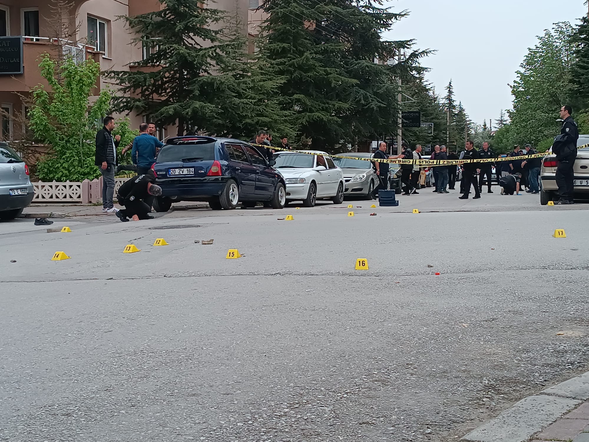 Afyonkarahisar'da Adliye'nin arka sokağında silah sesleri yükseldi