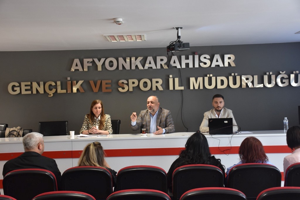 ÖZEL YURT MÜDÜRLERİ BARINMA HİZMETİ EĞİTİMİ TOPLANTISINDA BULUŞTU