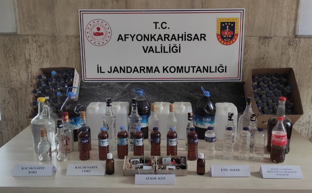 AFYON'DA JANDARMADAN KAÇAK ALKOL BASKINI