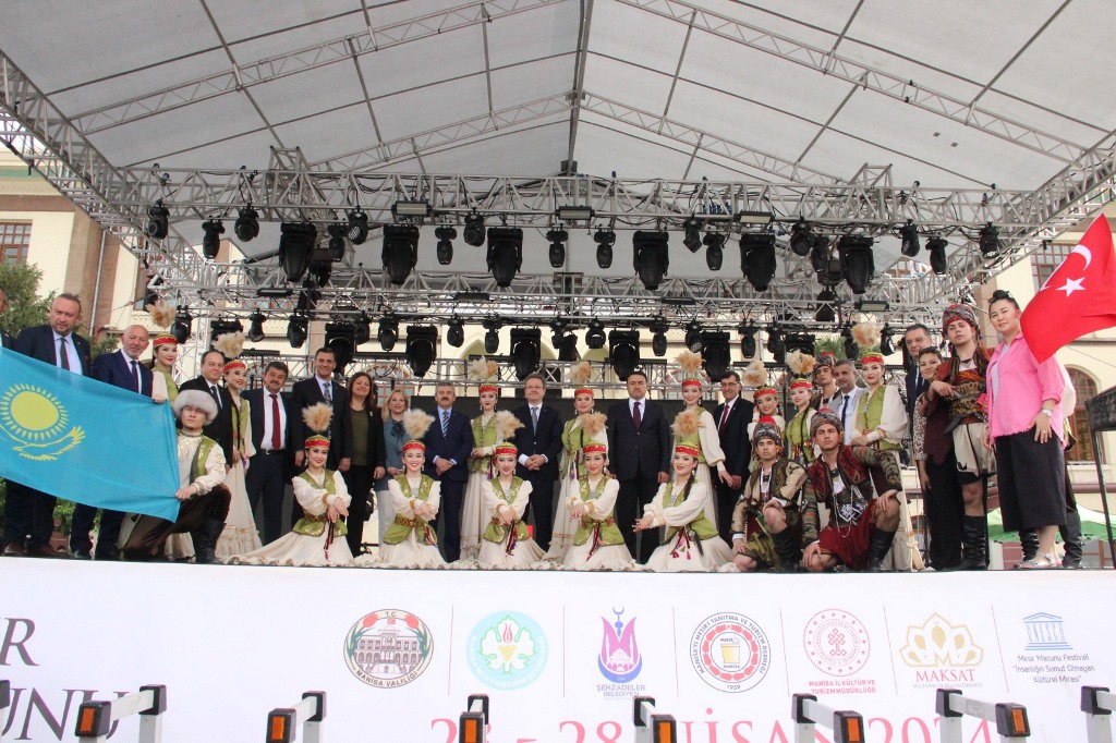 MANİSA'DAN BAŞKAN KÖKSAL'A MESİR MACUNU İKRAMI
