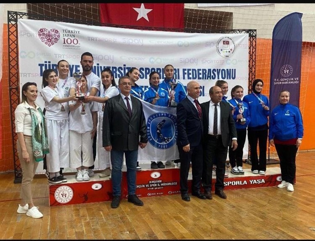 AKÜ SBF KADIN KATA TAKIMI ÜNİLİG'TE BİRİNCİ OLDU