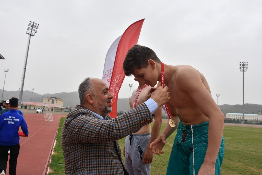 MİLLİ GÜREŞÇİLER AFYONKARAHİSAR'DA KAMP YAPIYOR