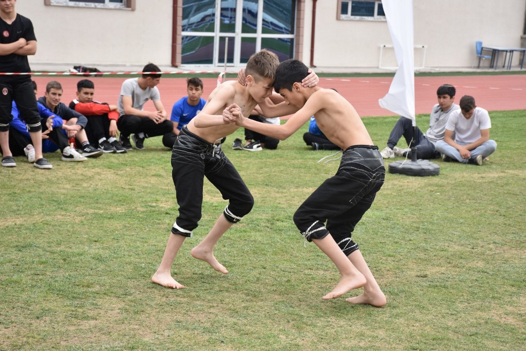 MİLLİ GÜREŞÇİLER AFYONKARAHİSAR'DA KAMP YAPIYOR