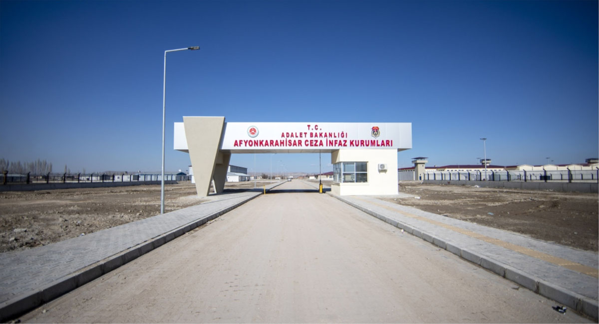 SON DAKİKA AFYON'DA 4 TUTUKLU FİRAR ETTİ