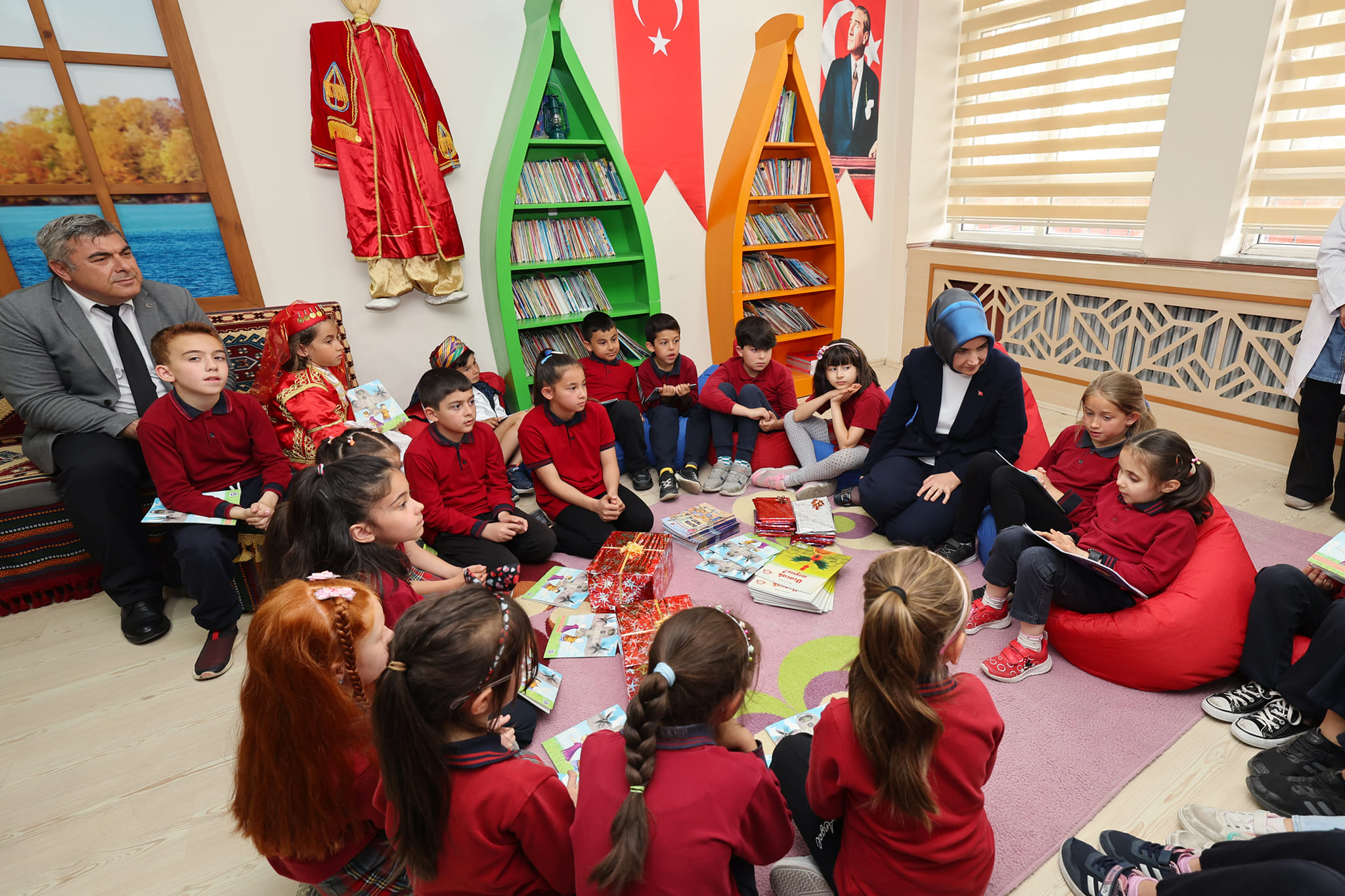 VALİ YİĞİTBAŞI VE MÜDÜR SÜNNETCİ ÇOCUKLARLA BİR ARAYA GELDİ