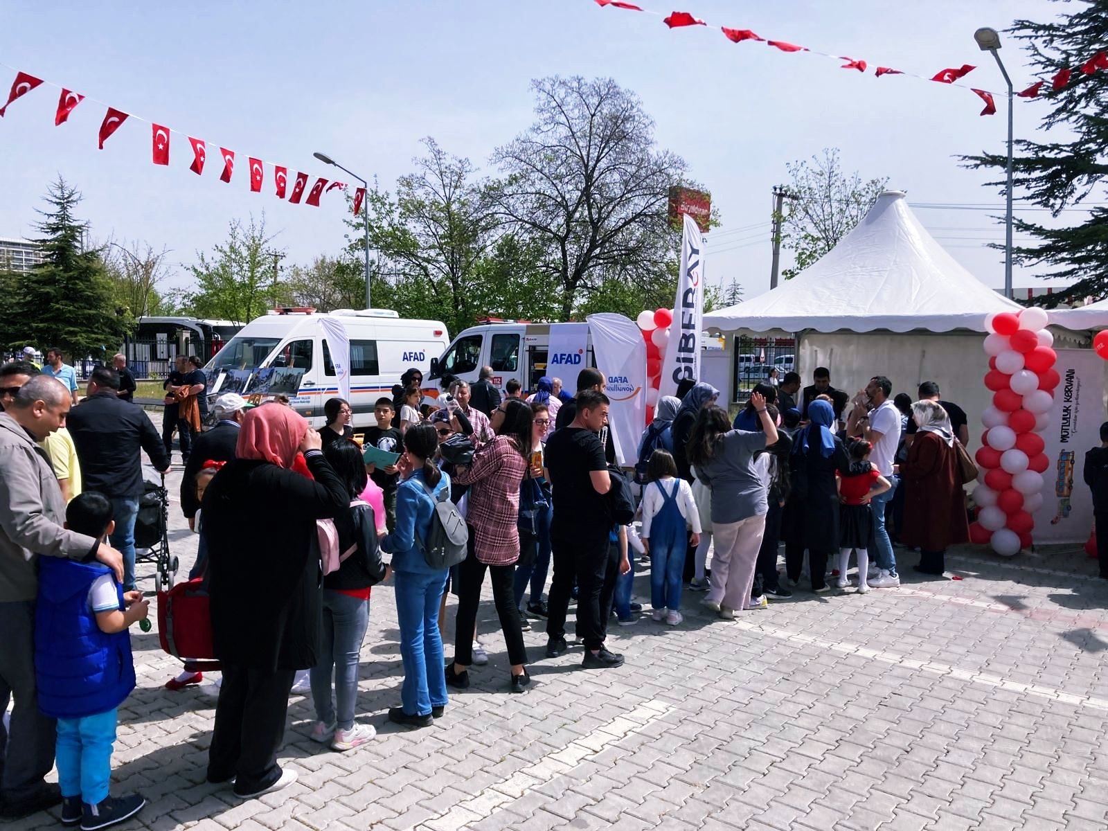 Çocuklara Yönelik Eğitimler Sürüyor Afyon Polisi Teknolojinin Zararlı Yanlarını Anlattı