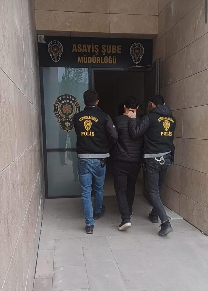İSTANBUL’DA ARANIYORDU, AFYON’DA YAKALANDI