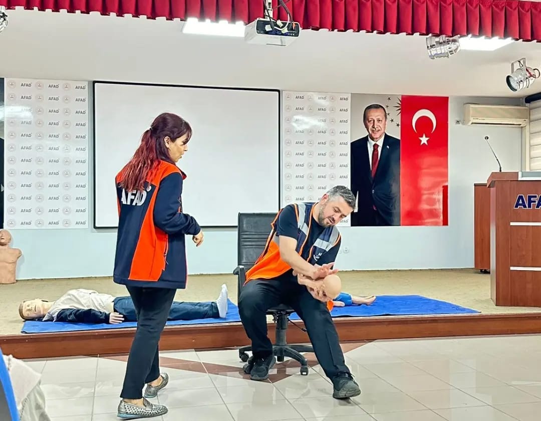 AFAD Afyonkarahisar'da Gönüllülere İlk Yardım Eğitimi Verdi