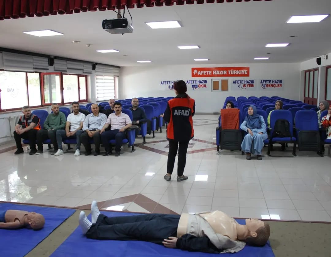 AFAD Afyonkarahisar'da Gönüllülere İlk Yardım Eğitimi Verdi