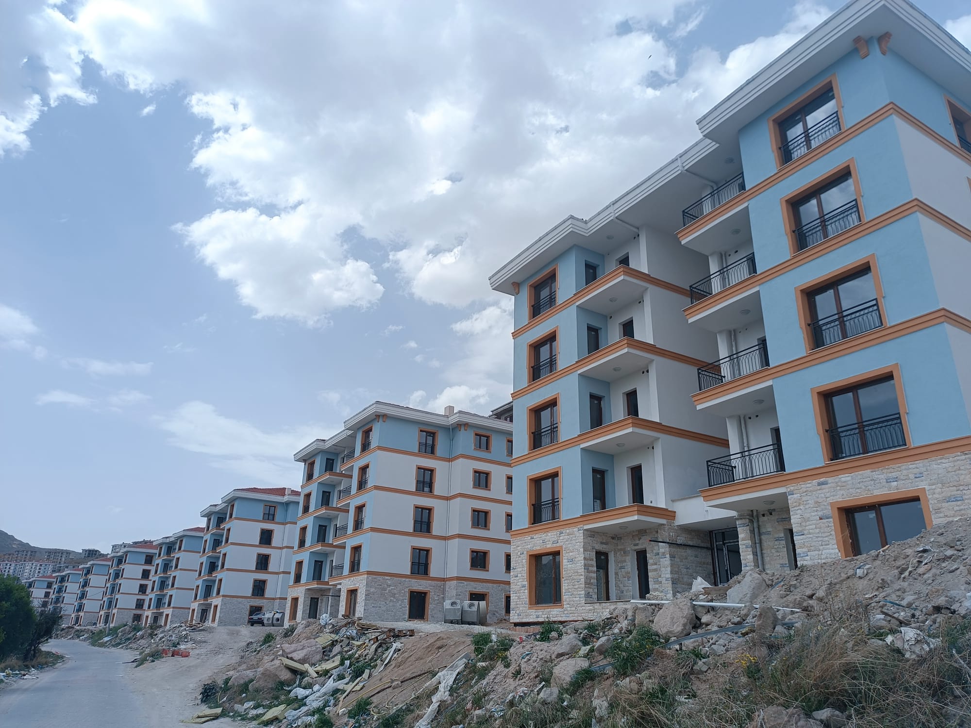 Afyon'da 1227 aileyi ev sahibi yapacak projede sona yaklaşılıyor