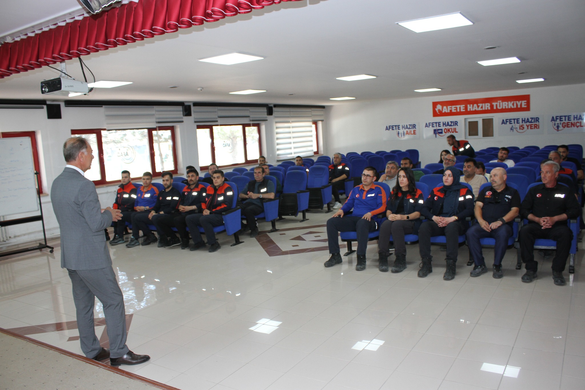 TÜRKİYE GENELİNDE AFAD PERSONELİNE KBRN EKİPMAN EĞİTİMİ VERİLDİ