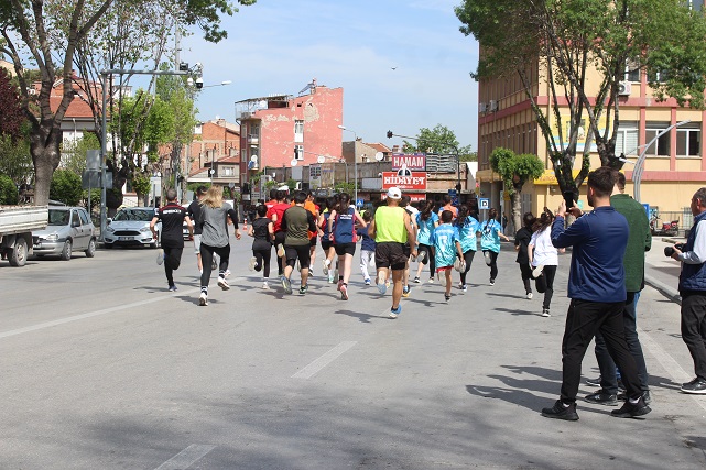 İnsan ve hayvan sağlığı temalı koşuya yoğun ilgi
