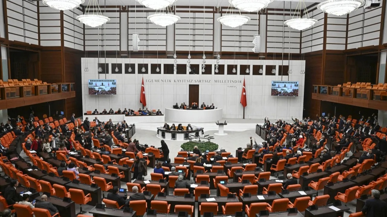 Asgari ücretin 3 ayda bir artırılması için CHP'den kanun teklifi