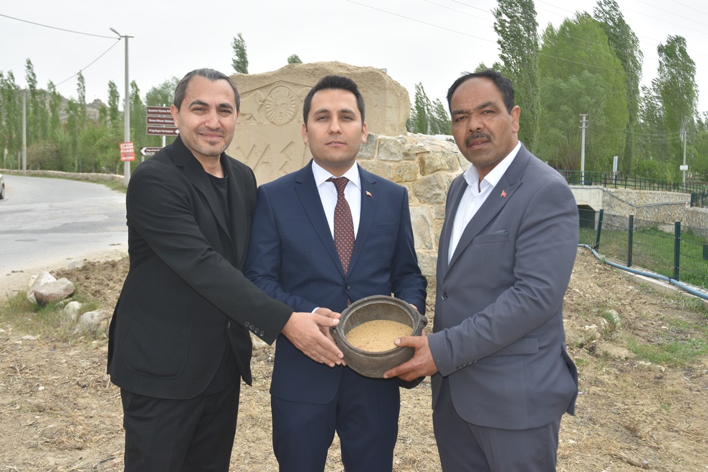 TARİHİ FRİGYA VADİSİ "AMARANT" BİTKİSİ İLE RENKLENECEK