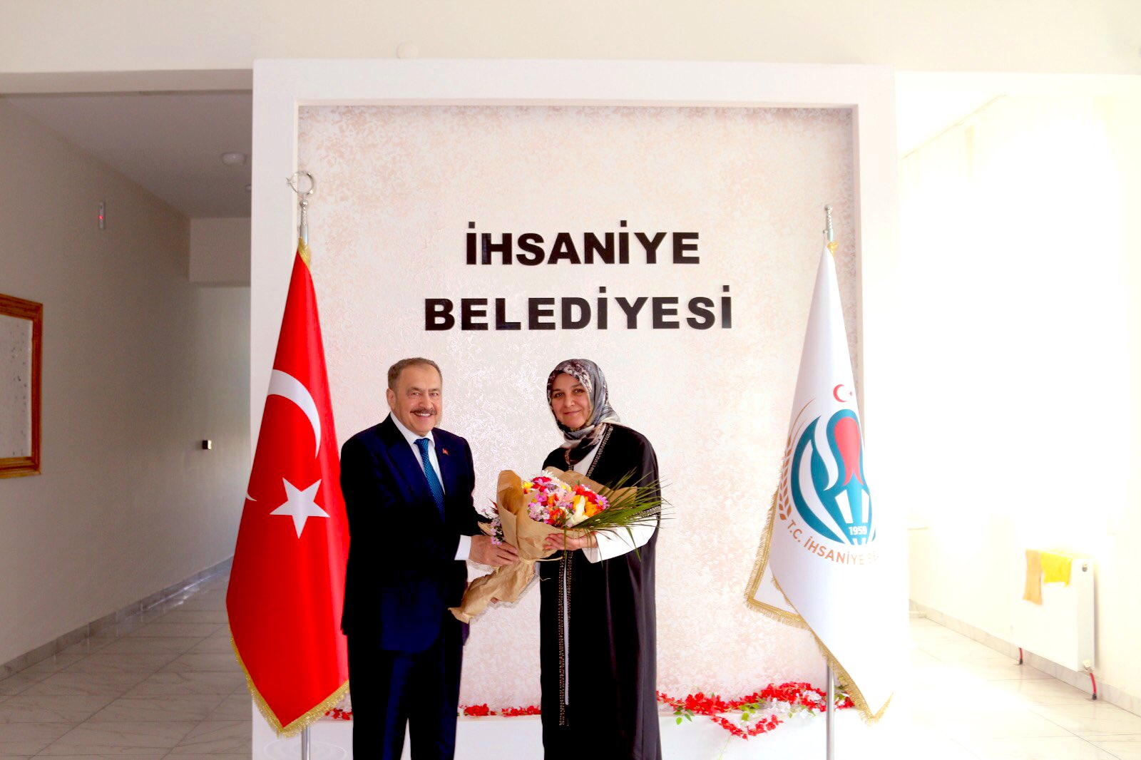 Eski Bakan Eroğlu İhsaniye'de