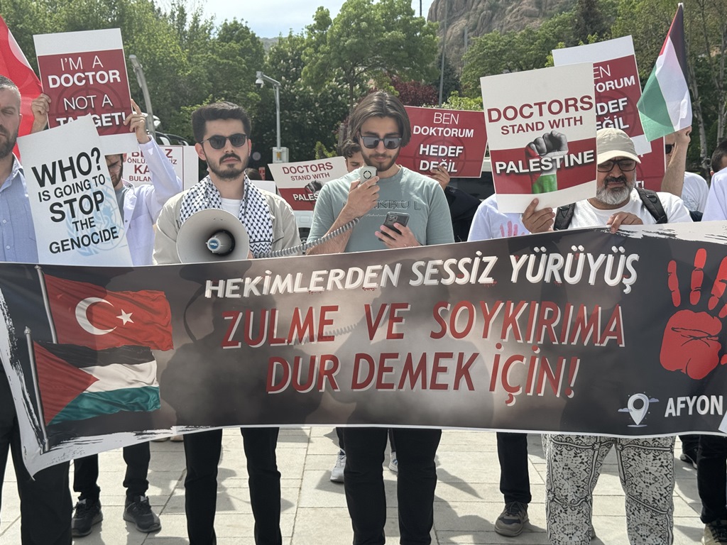 GAZZE'YE DESTEK İÇİN "SESSİZ YÜRÜYÜŞ" YAPILDI