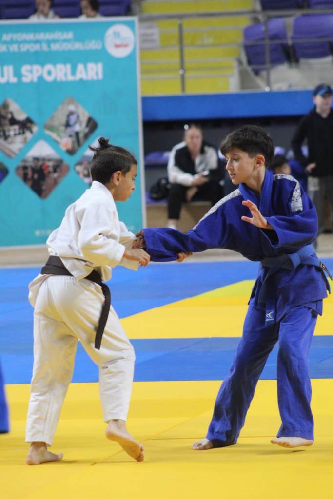 JUDO KÜÇÜKLER TÜRKİYE ŞAMPİYONASI AFYON'DA BAŞLADI