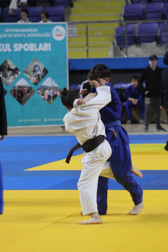 JUDO KÜÇÜKLER TÜRKİYE ŞAMPİYONASI AFYON'DA BAŞLADI