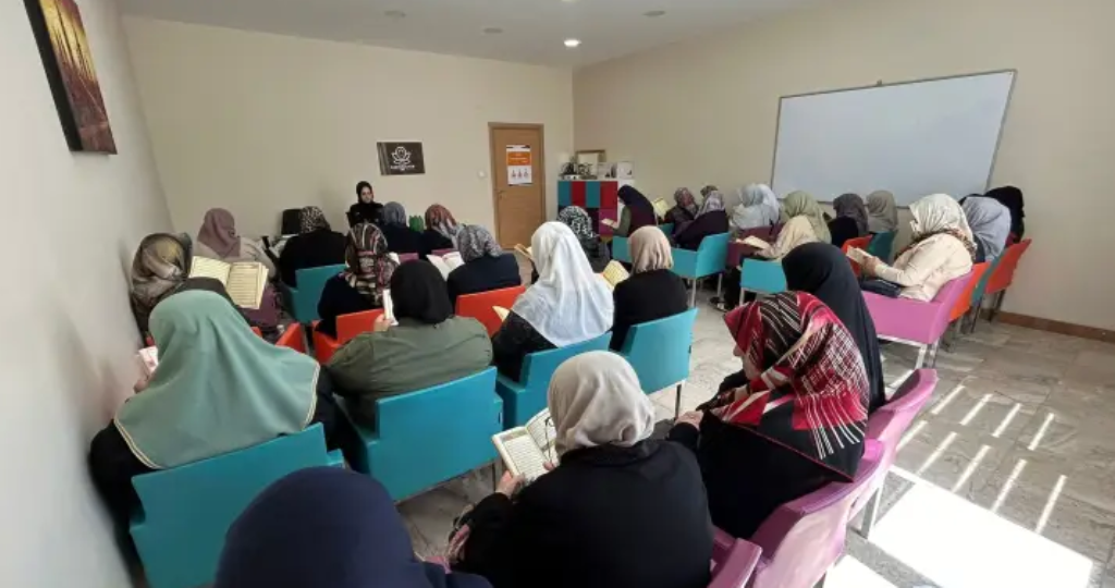 KADIN KÜLTÜR EVİ'NDE SOHBETLER SÜRÜYOR