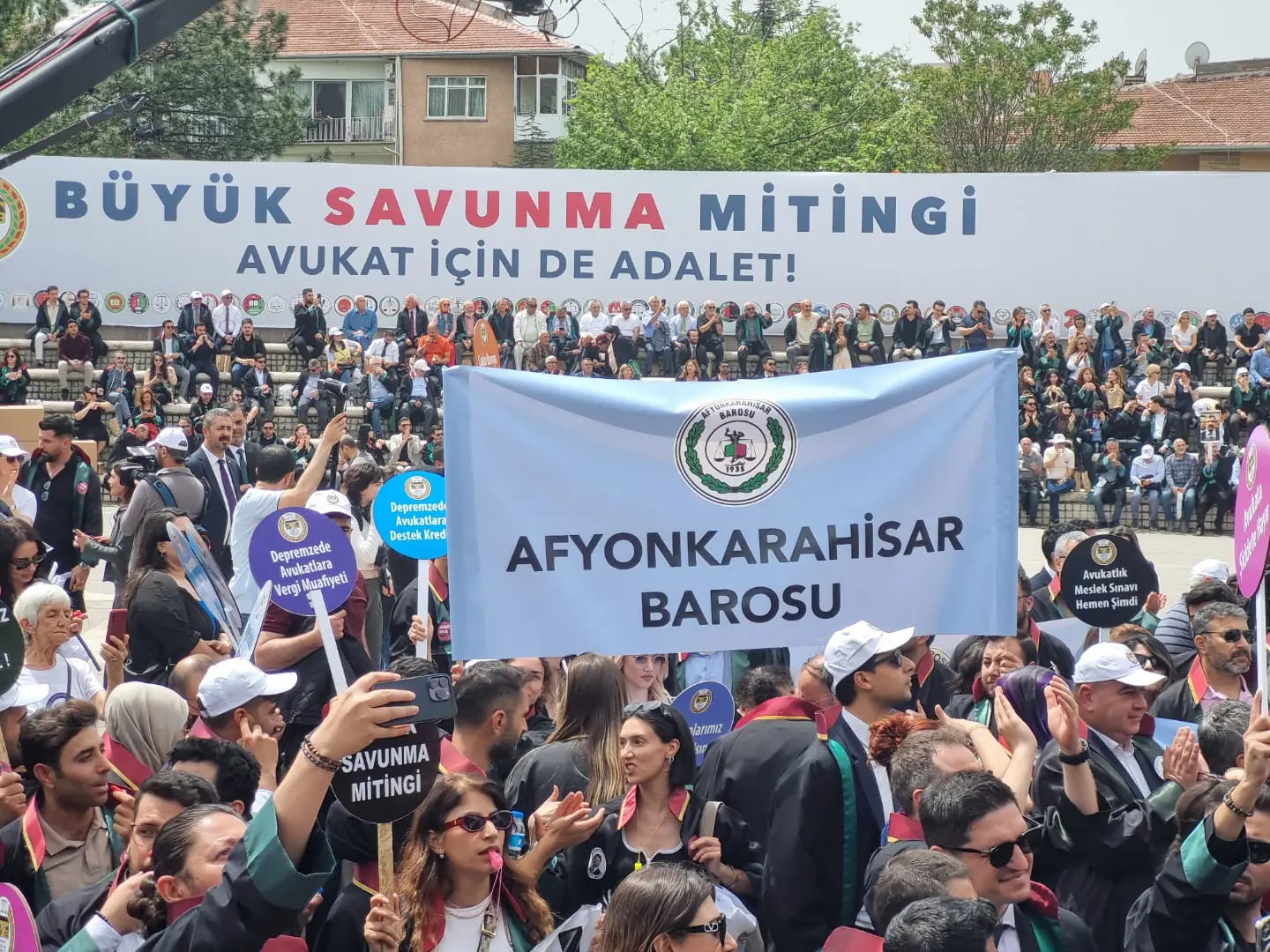 Baro Başkanı Şahin ve Ekibi Büyük Savunma Mitingine Katıldı