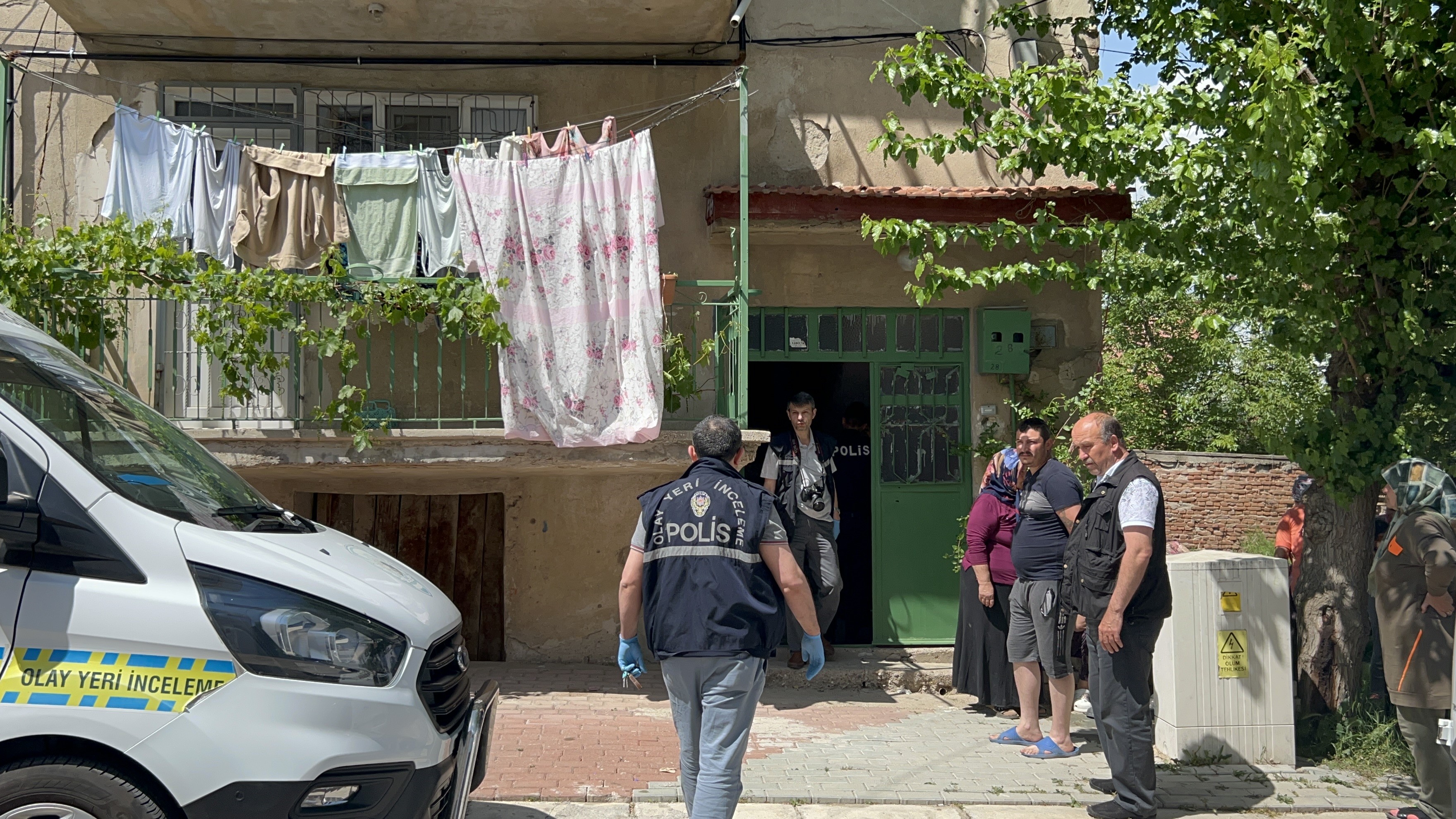 EVİNDE YALNIZ YAŞAYAN YAŞLI KADIN ÖLÜ BULUNDU